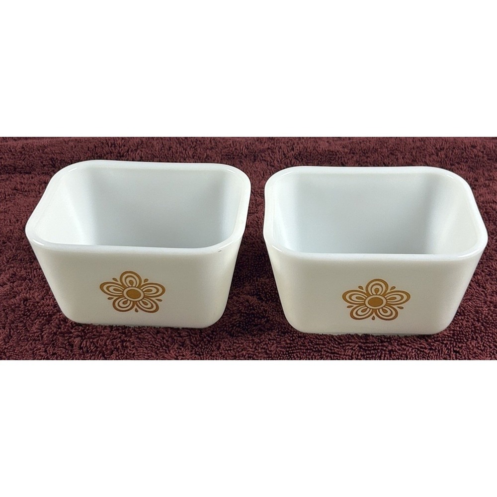 2 Vintage Pyrex Butterfly Gold 501 B 1 1/2 Cup Refrigerator Dishes No Lids EUC